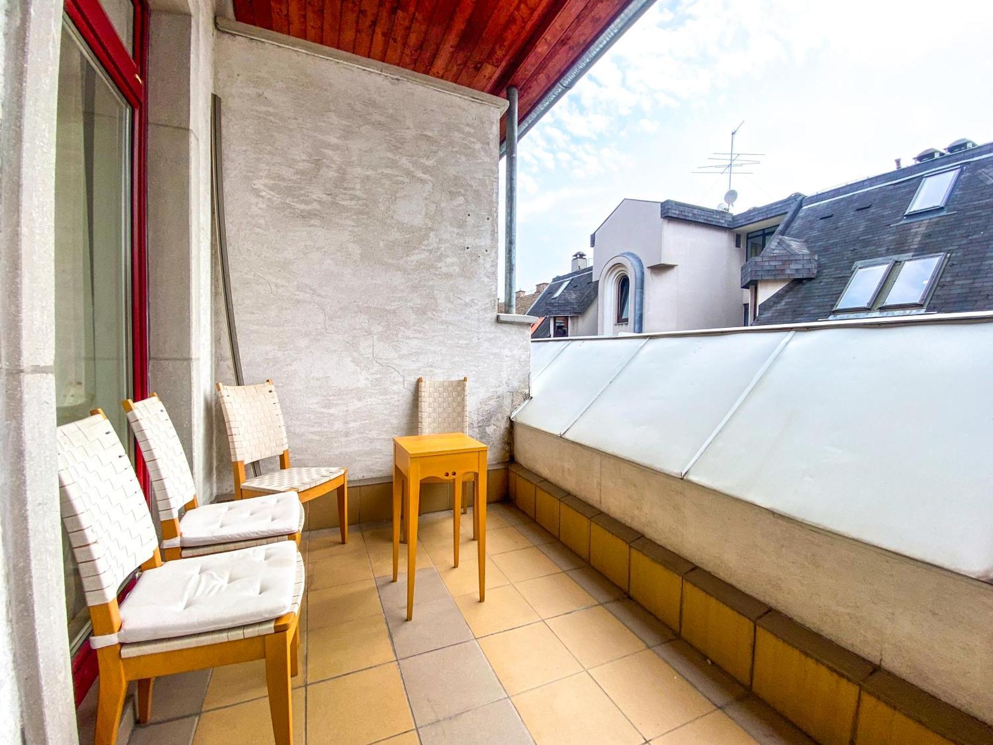 Apartamento Spacious 2 Story Loft W Balcony Near Opera, Andrassy Budapest